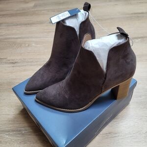 Universal Thread Vanessa Boots Brown Suede Ankle Boots 12